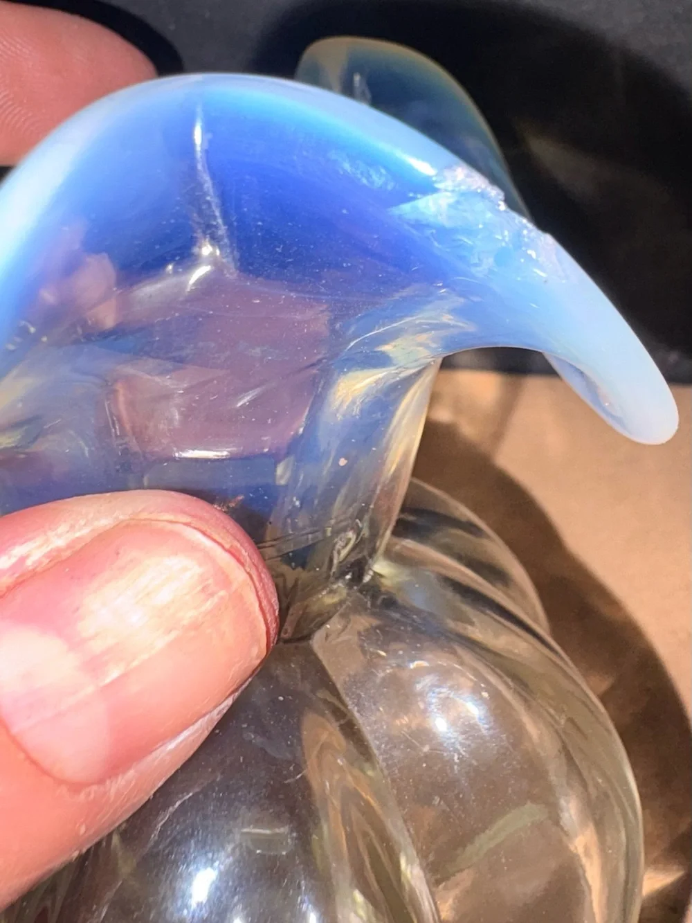 Vietri Hibiscus RARE Clear Hand Blown Italian vase with opalescence trim 5in